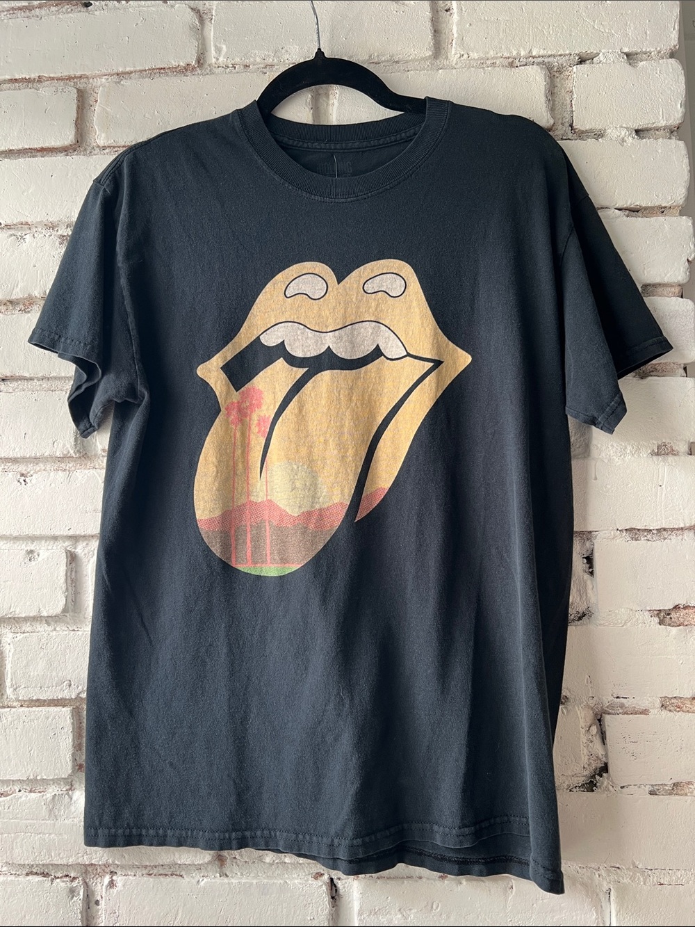 2016 Rolling Stones band Black Graphic Tee with Yellow Sunset Tongue Graphic